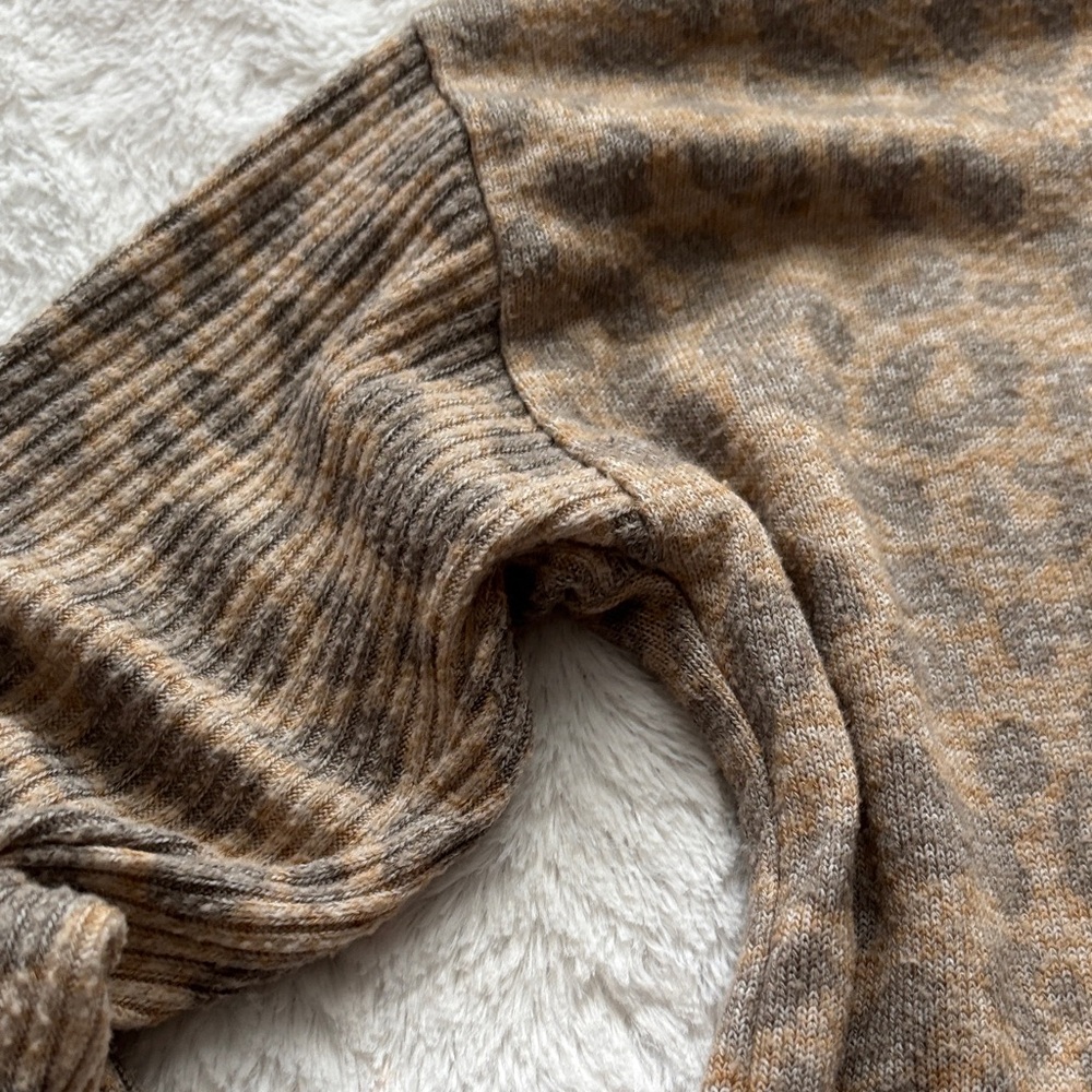 Distressed Leopard Print Long Sleeve Top - Picture 4 of 7